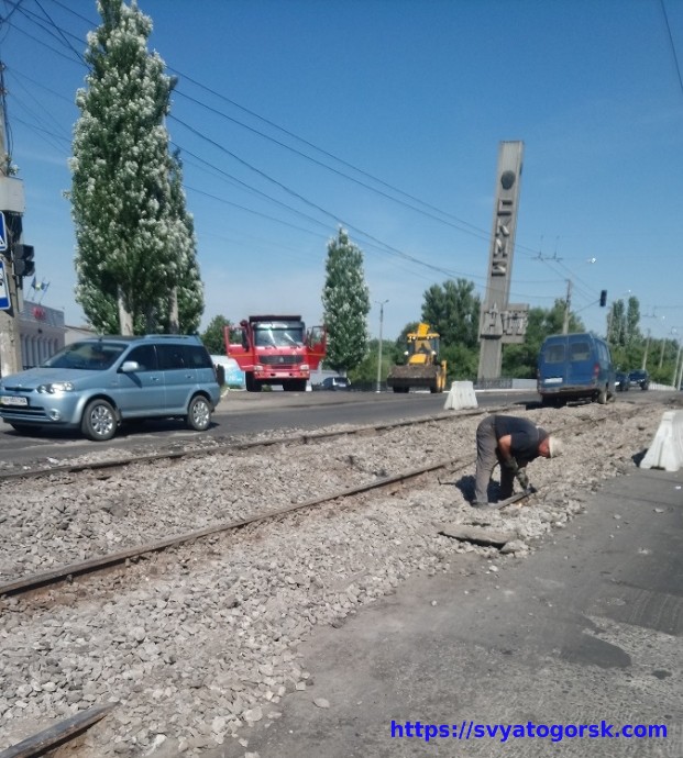 В Краматорске  уже режут трамвайные рельсы на металлолом